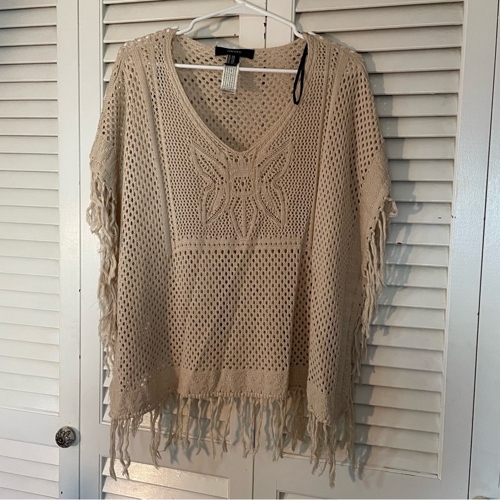NWOT crochet poncho 🤍